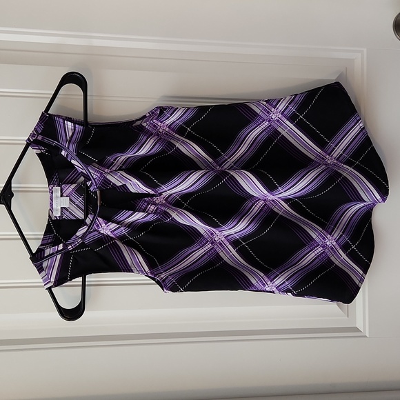 Geometric Plaid Blouse with V-neck Cutout and Metal Accent - Picture 3 of 6